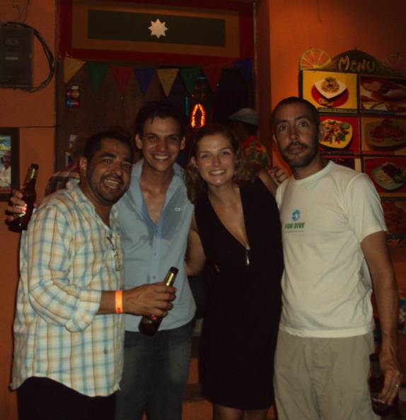 Com o Elith e o Christian em noitada em Cartagena, na Colômbia (foto de Christian Mendoza)